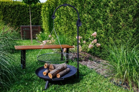 GRILL OGRODOWY na wysięgniku ŻURAW ruszt nierdzewny + palenisko + trójnóg GRILL OGRODOWY na wysięgniku ŻURAW ruszt nierdzewny + palenisko + trójnóg