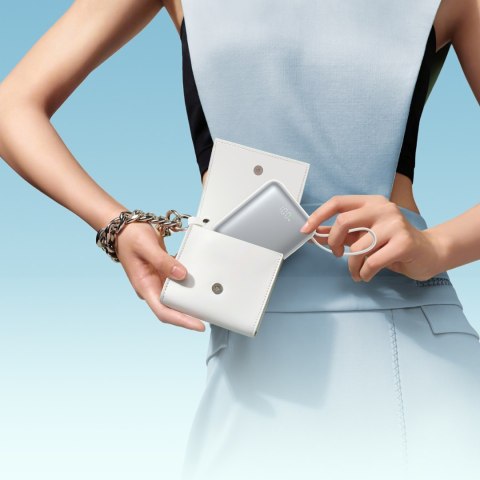 Powerbank 10000mAh 22.5W z wbudowanymi kablami USB-C Lightning - biały Powerbank 10000mAh 22.5W z wbudowanymi kablami USB-C Lightning - biały