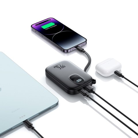 Powerbank 10000mAh z wbudowanym kablem 22.5 iPhone Lightning USB-C 0.25 cm - czarny Powerbank 10000mAh z wbudowanym kablem 22.5 iPhone Lightning USB-C 0.25 cm - czarny